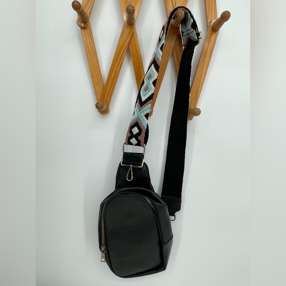 ⭐️Black Crossbody Bag with Patterned Strap